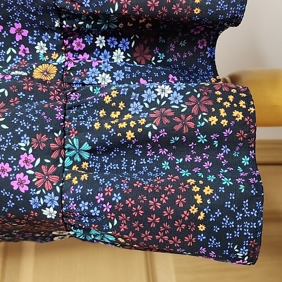 A.N.A (a new approach) Ruffle Hem Short Sleeve Floral Blouse - Picture 7 of 12